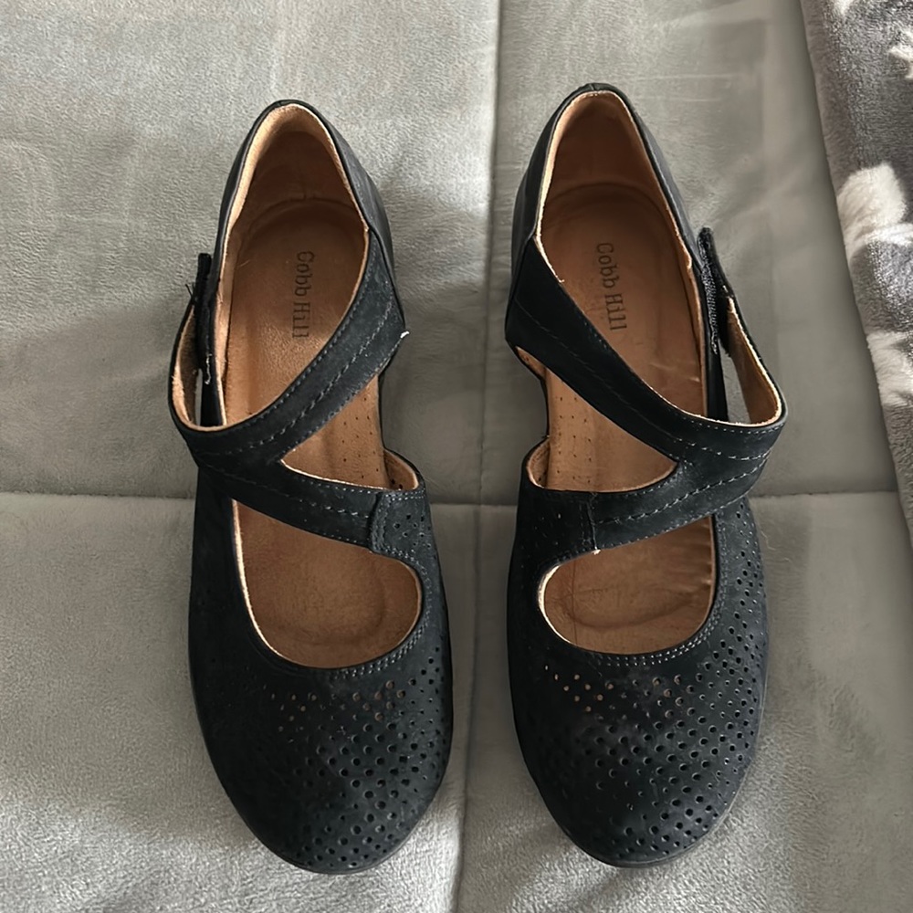 Women’s Cobb Hill slight wedge shoes extremely comfortable